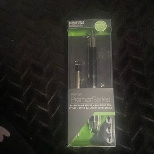 Never opened retractable stylus pen